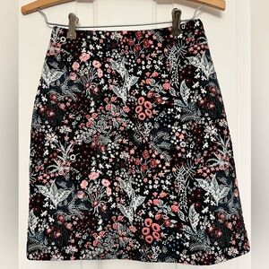 H&M BLACK FLORAL MINI SKIRT W/AN EMBROIDERED FEEL (‎ not actually embroidered)